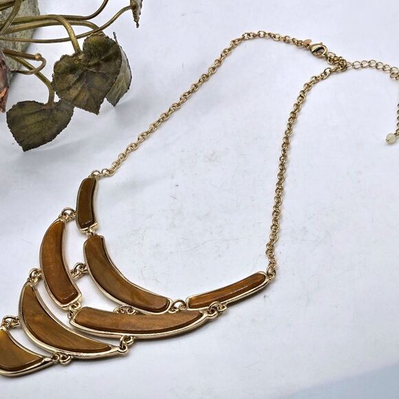 "5/$25" Amber Acrylic Goldtone NWT Brand Adjustable Bib Statement Necklace - Picture 2 of 11